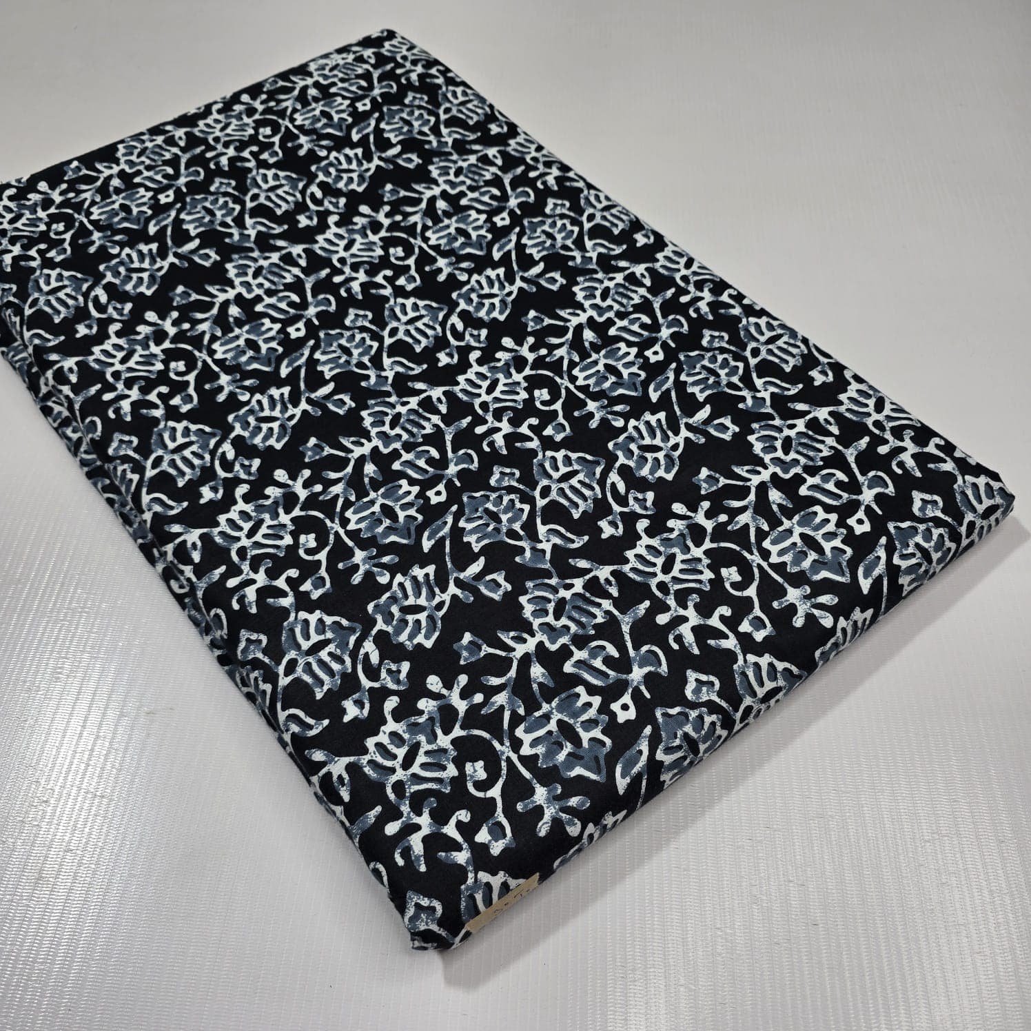 Batik Floral Vine Cotton — Noir