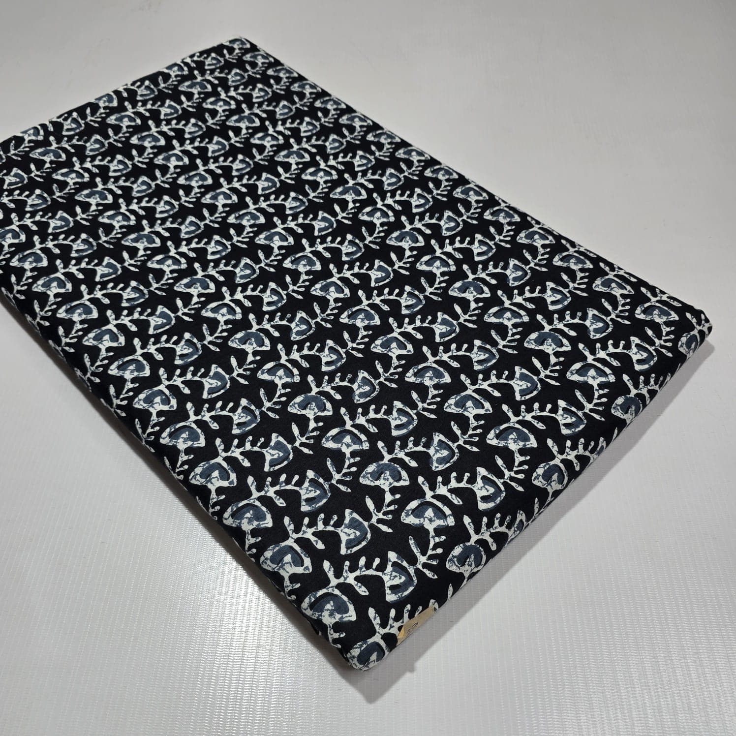 Tulip Leaf Scatter Cotton — Noir