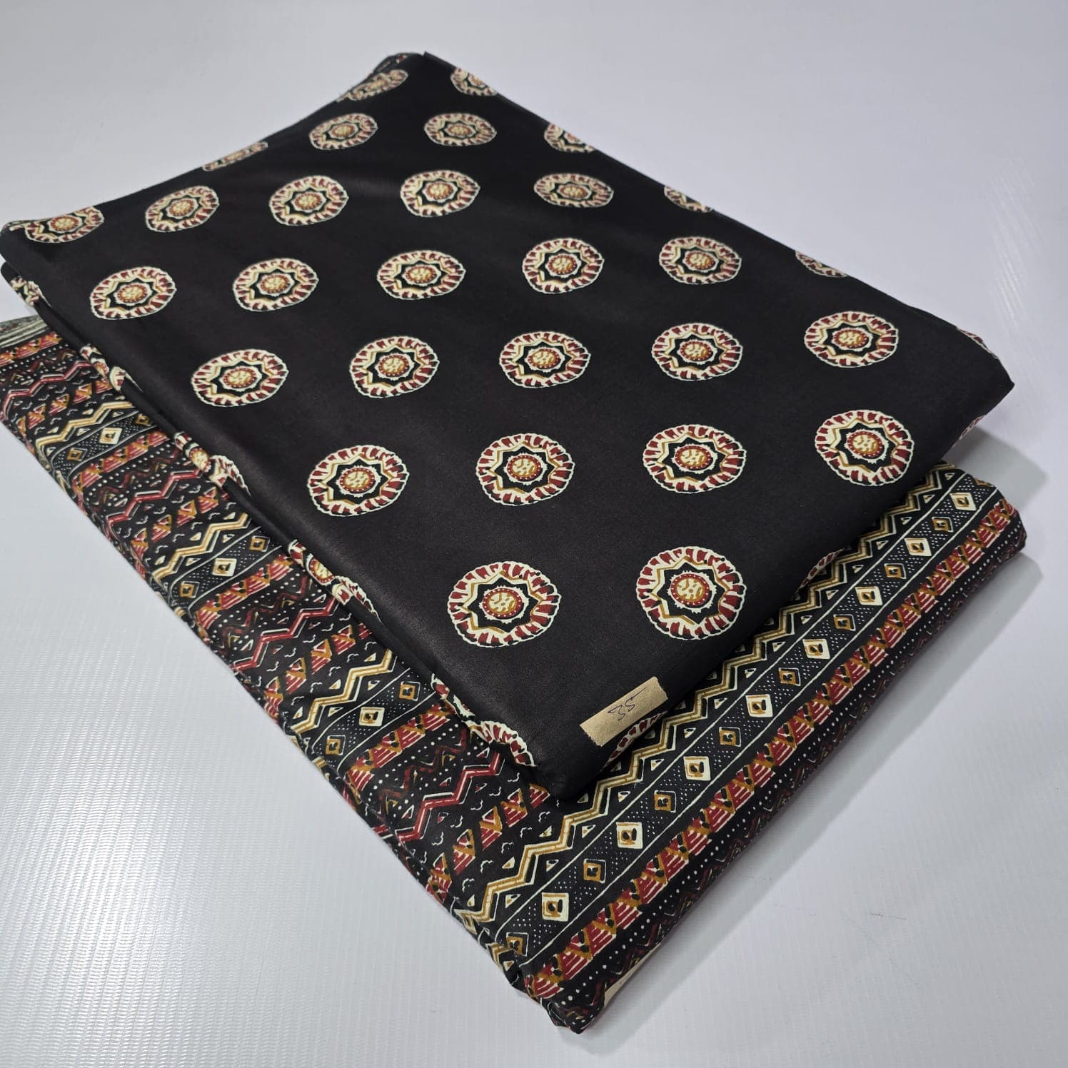 Ajrakh Medallion Dot Cotton — Noir